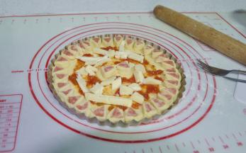 8、放上马苏里拉芝士