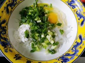 将所有食材和调料放一起