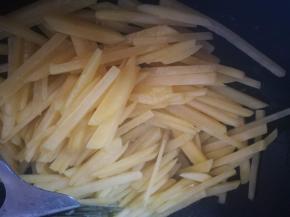 翻炒变色，有些透明了