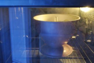 9、放入预热好的烤箱内，下层120度60分钟（可以根据自己的烤箱脾气来定）