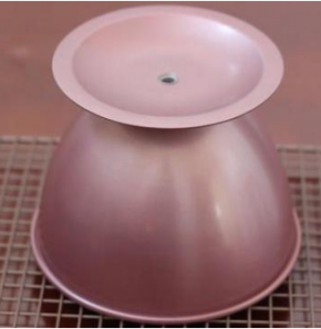 10、出炉后，将模具倒扣放凉脱模