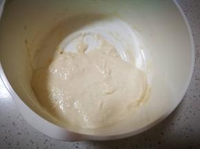 所有材料搅匀，我这里13度左右了，晚上更冷，所以我没放冰箱，直接室内放置了一晚