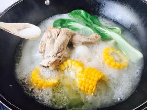 放少许盐调味即可。