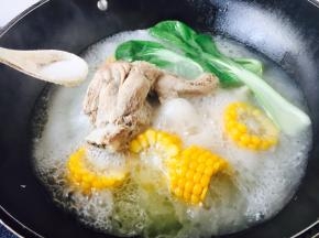 放少许盐调味即可。