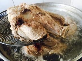 然后捞出棒骨