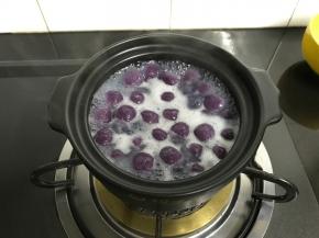 也是等芋圆浮起，呈透明色捞出。