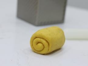 卷起2.5圈。注意不要卷的太紧，卷太紧会影响二发长高