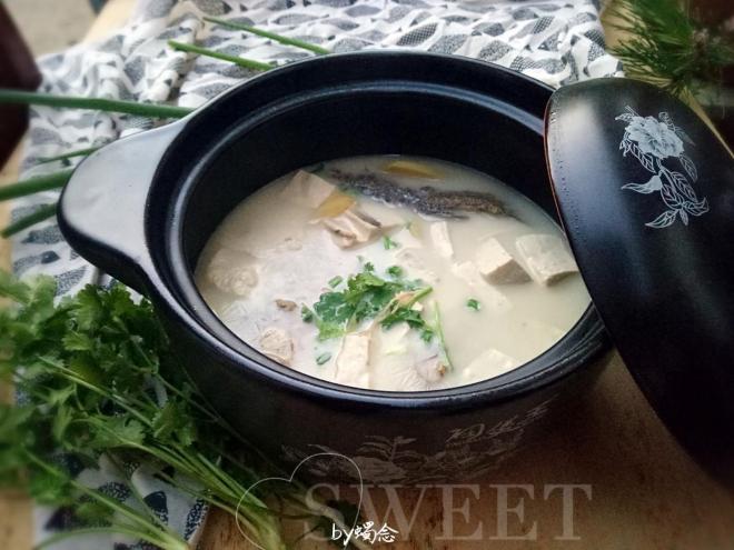 砂锅鲫鱼豆腐汤