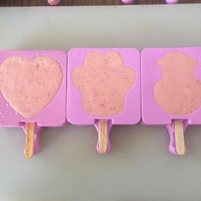 我用的是硅胶模具，脱模非常方便！