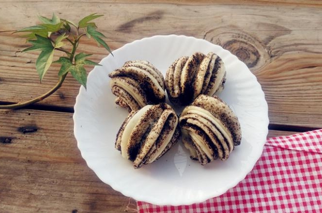 黑芝麻花卷
