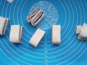 两个重叠在一起。