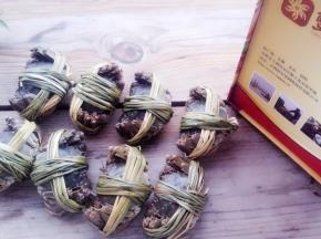 八只螃蟹千里迢迢来看我，好在生命力比较强，商家包装措施妥当，八小只全活着！