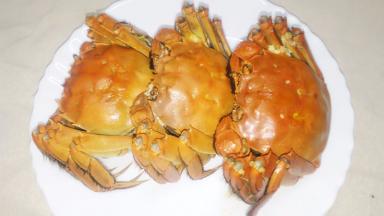 迫不及待了，刷洗干净，先蒸了四只！罪恶啊，四条鲜活的生命！还有一个已经下肚了。