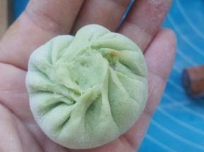 捏褶子收口。（我捏的不好看，还得多加练习）