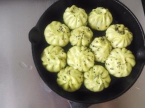 盖上锅盖，中火，一直到汤汁收干为止。撒点熟芝麻。
