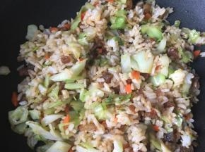 加酱油，翻炒均匀