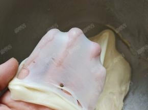 继续搅拌至能拉出薄而不易破的膜