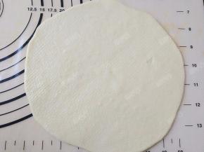 第二个面团也擀成圆形