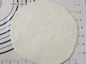 第二个面团也擀成圆形