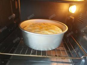 烤箱提前预热180度，上下火中下层烤制20分钟