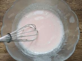 搅拌均匀，很漂亮的粉红色