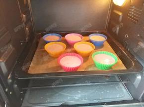 放入预热好的180度烤箱内，烤25分钟左右