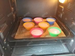 放入预热好的180度烤箱内，烤25分钟左右