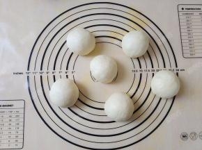 均分成六份，揉圆松驰15分钟