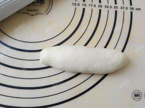 自上而下卷成橄榄形