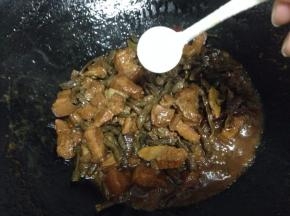 收汁出锅前加适量的盐调味即可