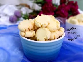 9.自然晾凉后密封保存，啊呜一口，入口即化，被某小孩称之为她最爱吃的饼干…