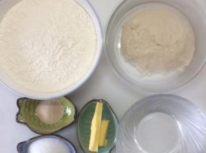 准备主面团的材料