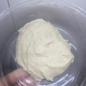 拌至无干粉即可，千万不要过度搅拌，不然，面团是烂掉的