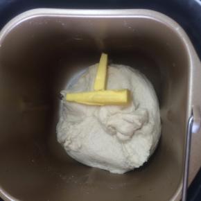 加入黄油继续搅拌