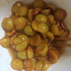 用糖腌制1个小时，会析出很多糖水。