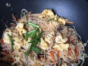 最后加鸡蛋葱鸡精出锅