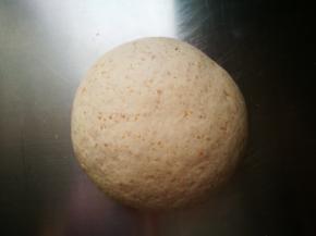 揉成光滑的面团，放温暖处进行发酵