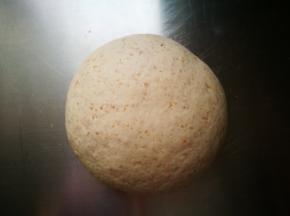 揉成光滑的面团，放温暖处进行发酵