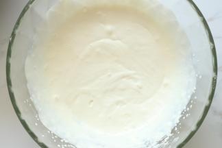 淡奶油打至6成发状态。