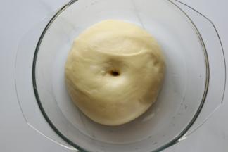 5.	发酵1.5-2倍大，且戳洞不回缩的状态，（冬天可放烤箱发酵也一样，但记得放一碗热水帮助发酵）