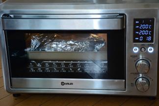 11.将烤碗放进烤箱200度先烤18分钟。