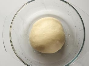 以上配方适用于2个学厨水立方不粘吐司模具用量
把所有食材一同放进面包桶。