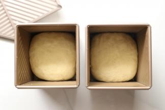 放入学厨波纹水立方不粘滑盖吐司盒继续常温发酵25-30分钟