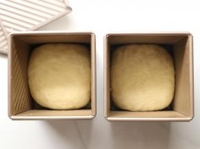 放入学厨波纹水立方不粘滑盖吐司盒继续常温发酵25-30分钟