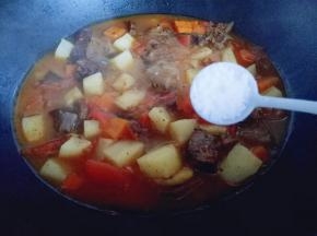 加入盐，关火。