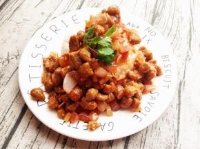 8.	浇上牛肉洋葱，再用香菜装点一下，上桌喽。