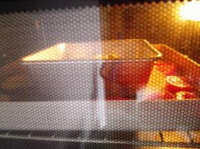 2.	烤箱150度，中层，上下火，烤15分钟左右，主要是去除水果中多余的水分，