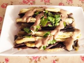 8.	把芝麻酱浇在茄子上面，