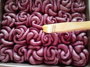 9.	二发至原来2倍大即可，表面刷蛋液，