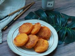 两面煎好，取出装盘